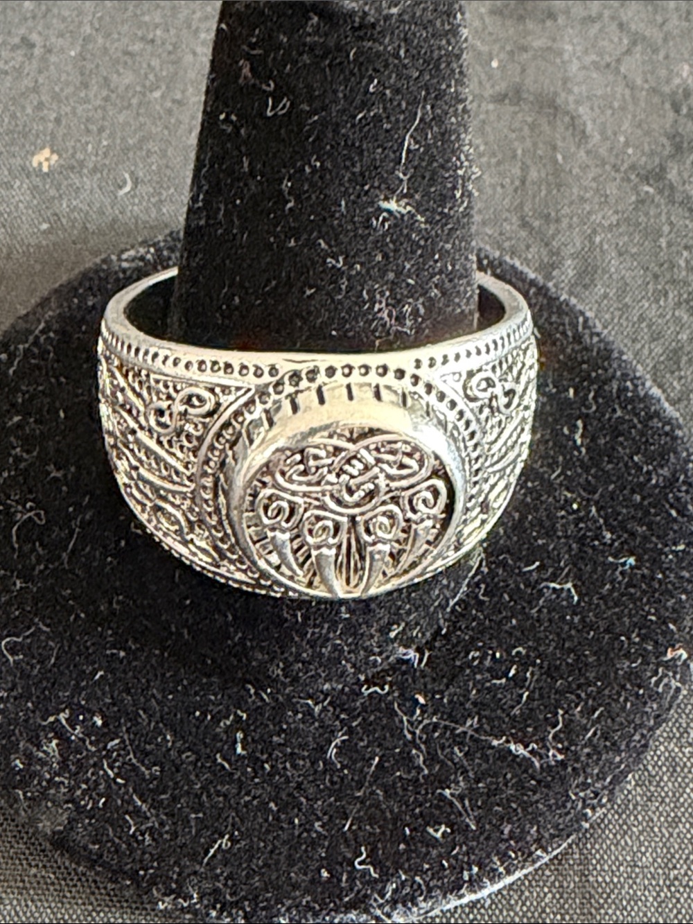 Silver tone Celtic Knot Signet Ring - Size 12
